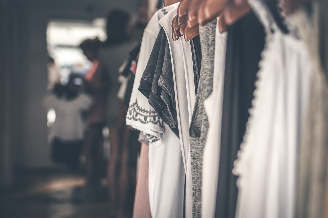 découvrez les tendances mode femme 2025 : styles, couleurs et must-have pour une garde-robe moderne et élégante toute l'année.