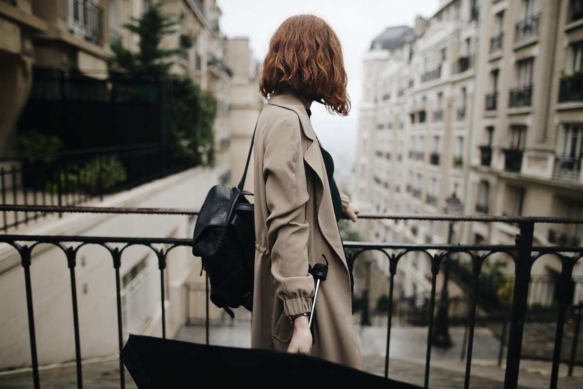 Mode et féminité : comment s’affirmer avec style en toutes saisons